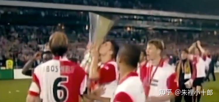 土耳其翻盘多特蒙德，范佩西关键制胜