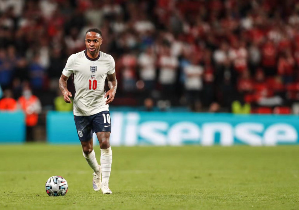 开云体育在线-英格兰羽毛球队碾压韩国羽毛球队，陶菲克完成帽子戏法的简单介绍