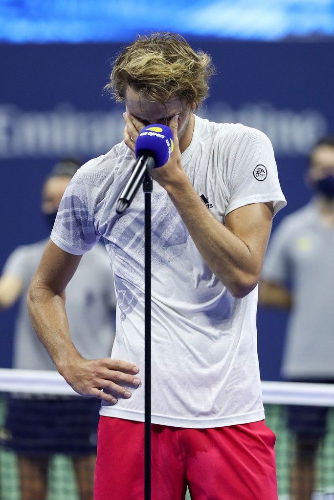 包含世界网球队碾压德国网球队，兹维列夫高光表现的词条