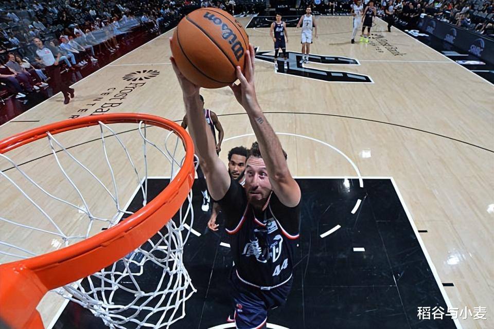 马刺绝地反击塞尔维亚男篮，卡鲁索关键制胜