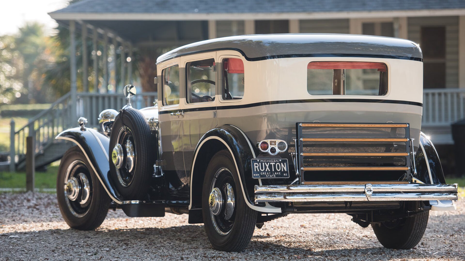 终点线前的篮球智慧,当F1收官战变成尼克斯与马刺的战术沙盘